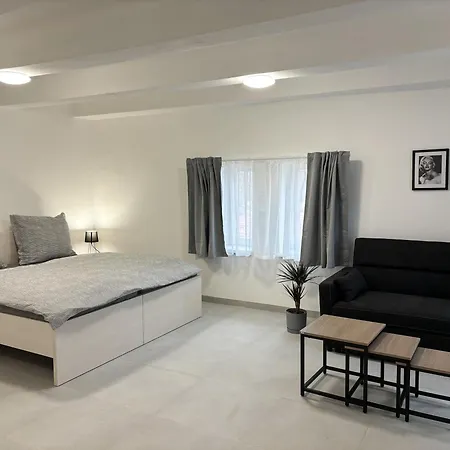 Auberge de jeunesse Rolnicke Namesti 8 *