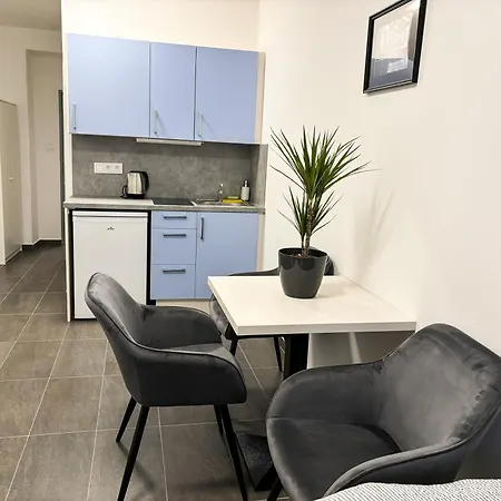 Rolnicke Namesti 8 Auberge de jeunesse Plzeň