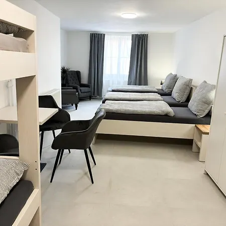 Rolnicke Namesti 8 Auberge de jeunesse Plzeň