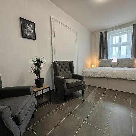 Rolnicke Namesti 8 Auberge de jeunesse