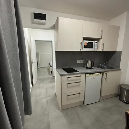 Rolnicke Namesti 8 Auberge de jeunesse Plzeň
