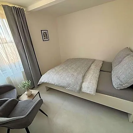 Rolnicke Namesti 8 Hostel Plzen