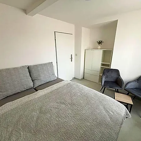 Rolnicke Namesti 8 Hostel Plzen