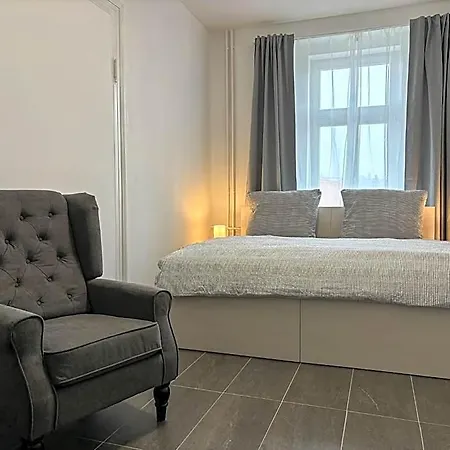 Hostel Rolnicke Namesti 8 *