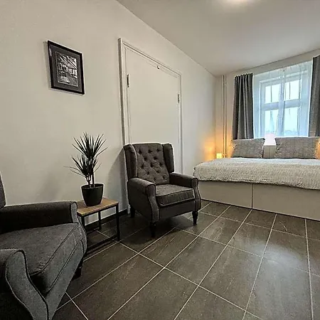 Hostel Rolnicke Namesti 8 *
