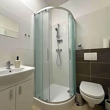 Hostel Rolnicke Namesti 8