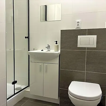 Rolnicke Namesti 8 Hostel